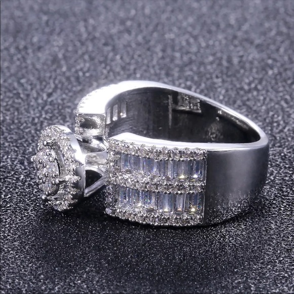 Luxury Sterling Silver Wedding Diamonds Ring - Picture 4 of 6